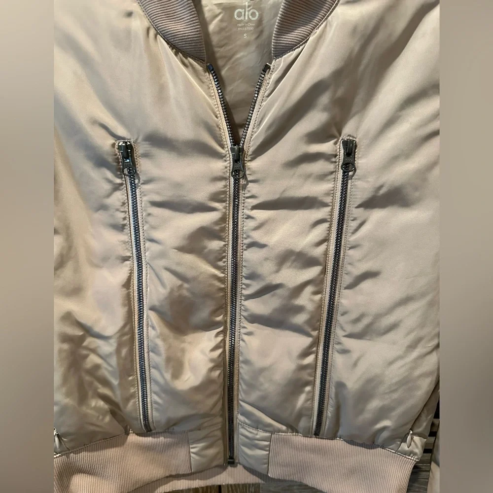 Alo yoga bomber jacket size small - Picture 4 of 7